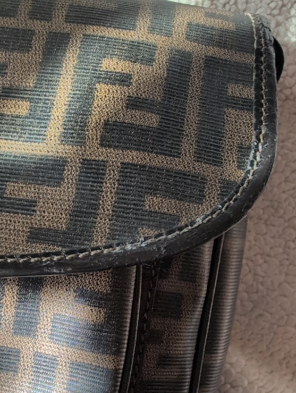 Fendi Vintages Restored Brown Zucca Canvas Crossbody Bag In Good Condition - Picture 13 of 16